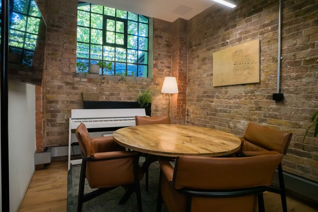 Period details, high tech connections - and even a piano!