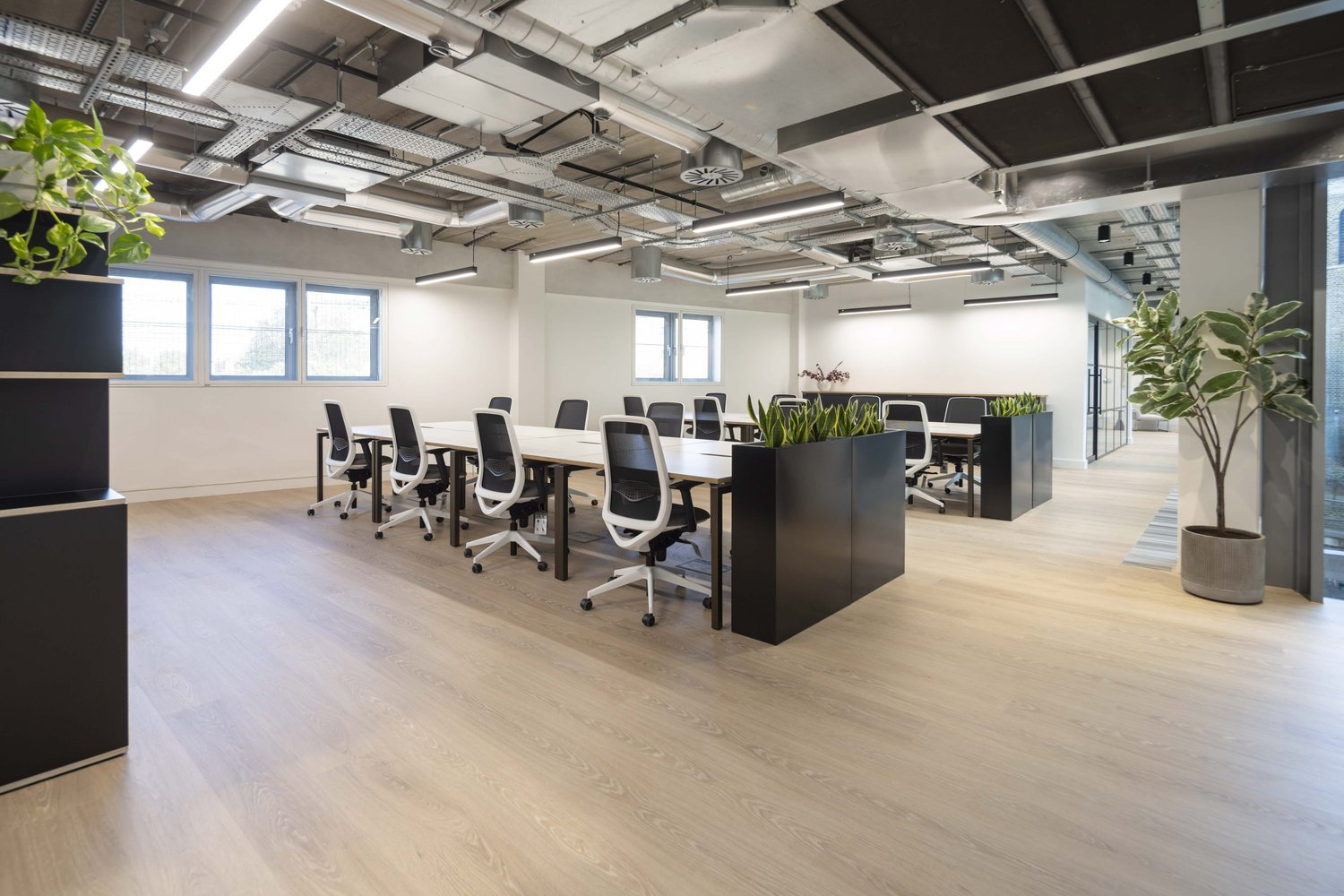 Flexible desk space with plenty of room to grow, giving teams the freedom to shape their workspace around how they work best.
