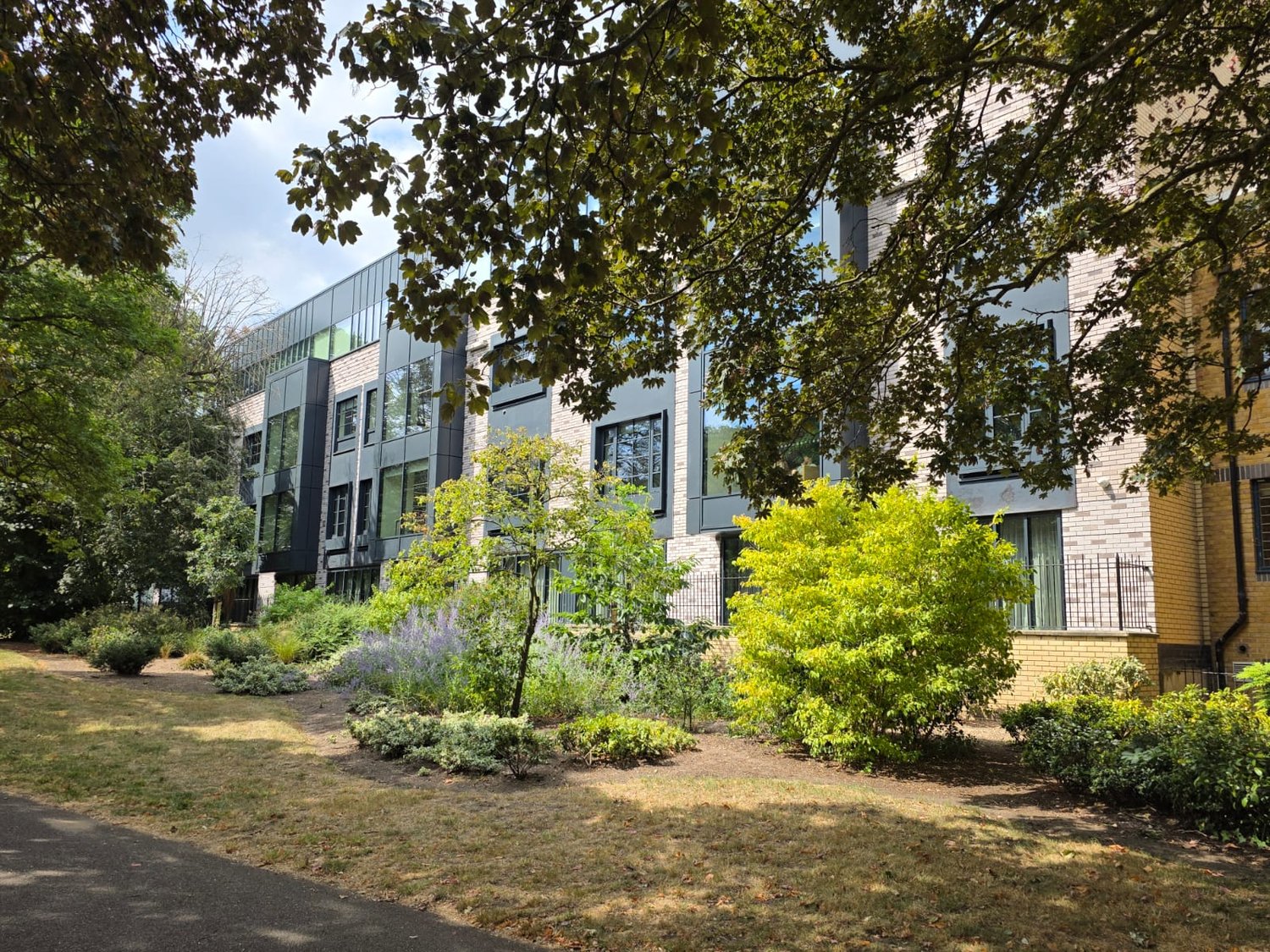 Parklife directly borders Wandsworth Park - emails one minute, riverside greenery the next.