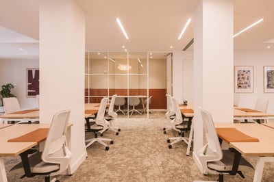 20-person desk capacity