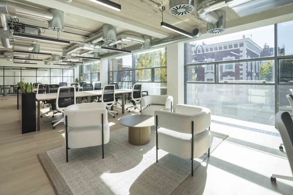 Clean, crisp and ready to move into, with a mix of smaller and larger breakout zones for every kind of working day.